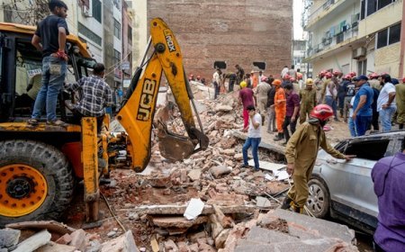 दिल्ली के सत्य निकेतन में बहुमंजिला इमारत गिरी, राहत-बचाव अभियान जारी